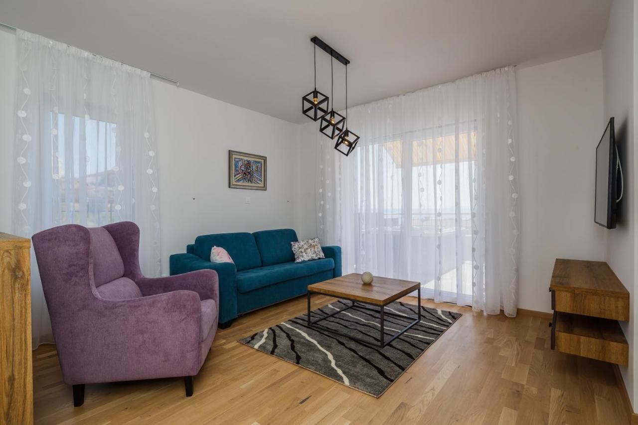 Gujinovic Lägenhet Tučepi Exteriör bild