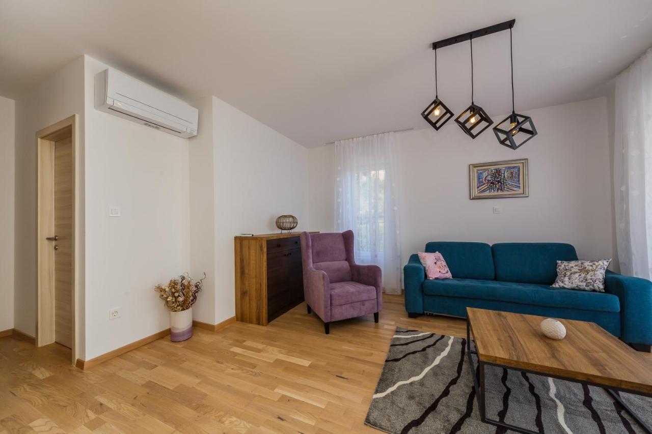 Gujinovic Lägenhet Tučepi Exteriör bild